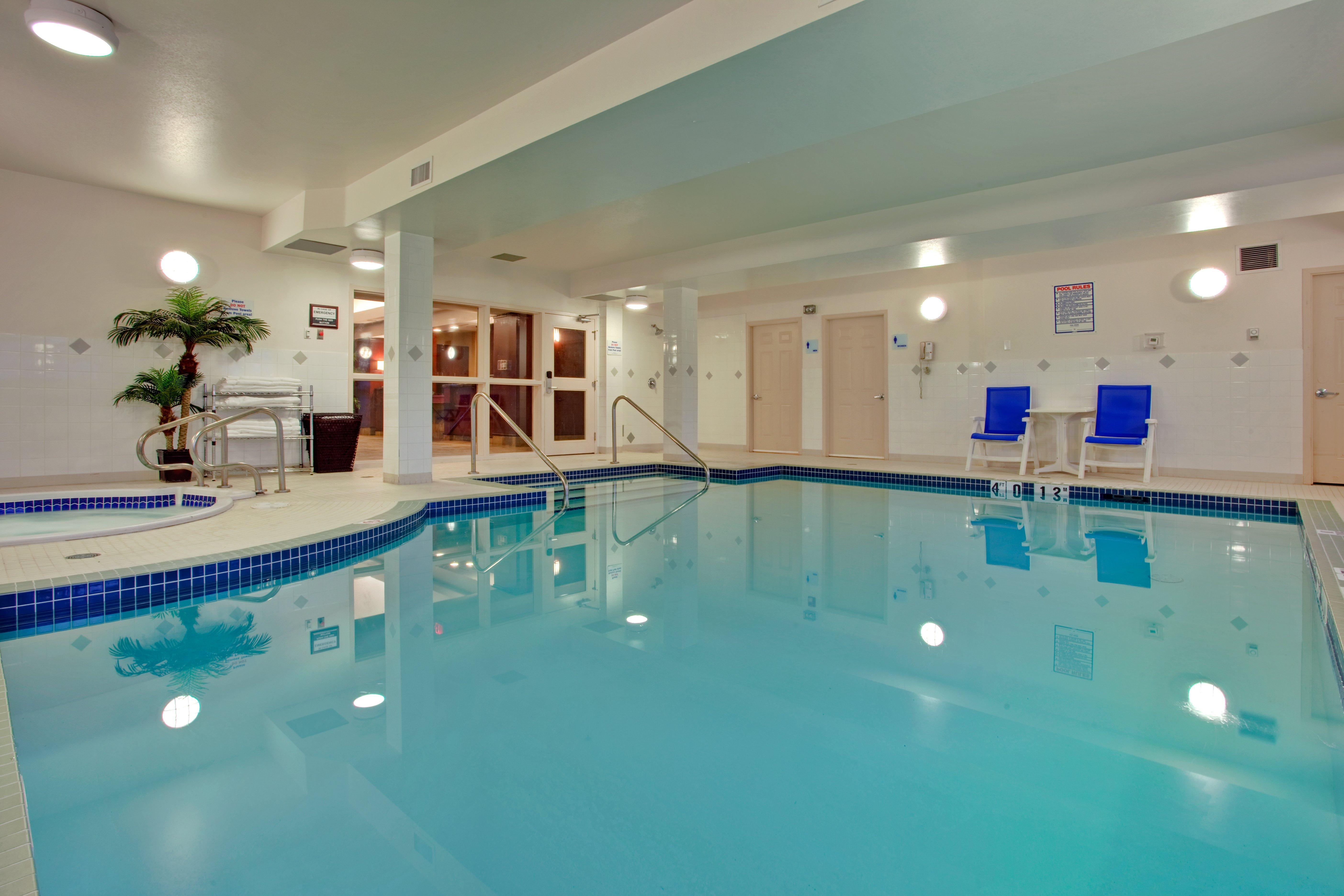 Holiday Inn Express Edmonton North By Ihg Exteriör bild