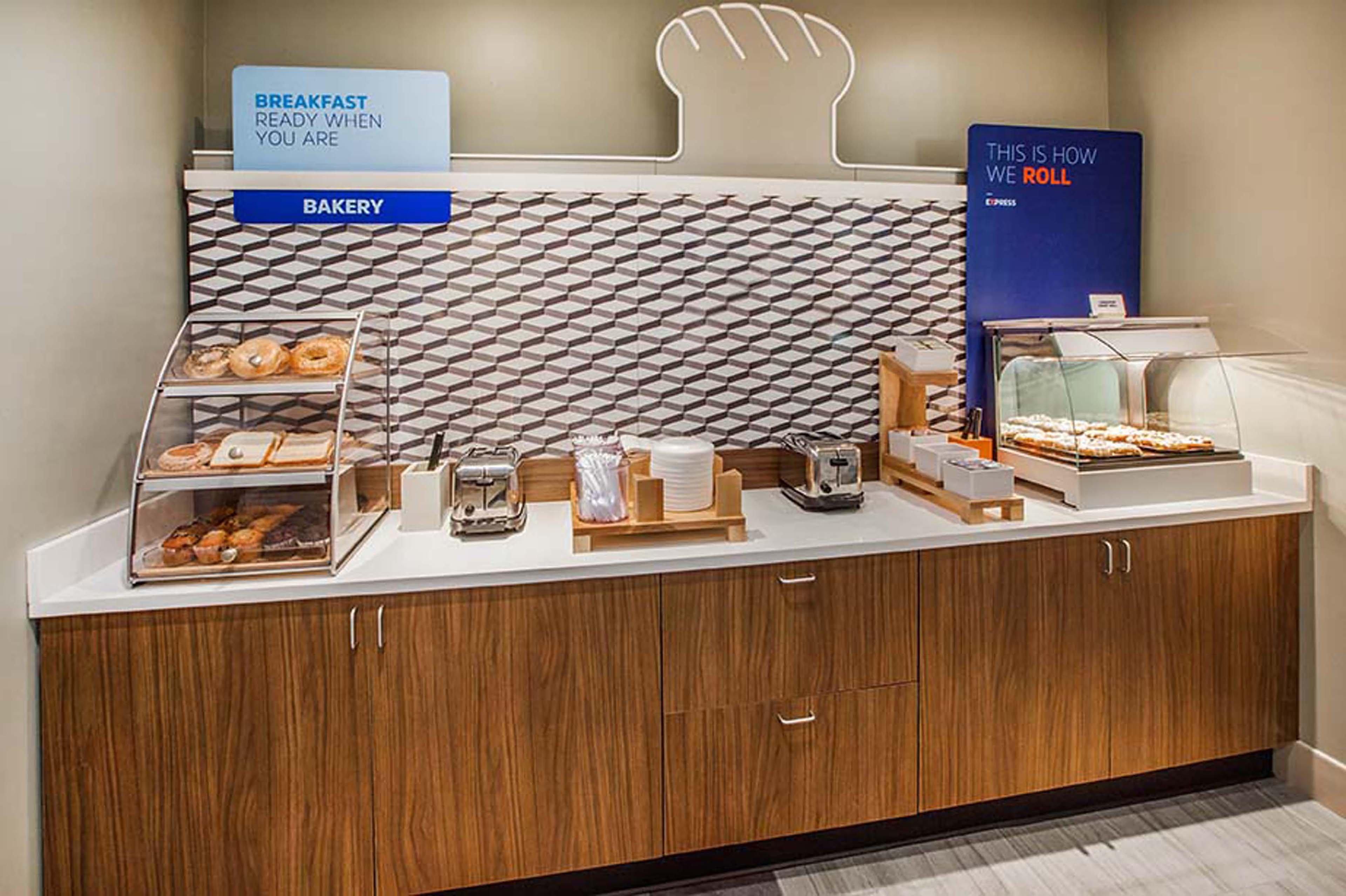 Holiday Inn Express Edmonton North By Ihg Exteriör bild