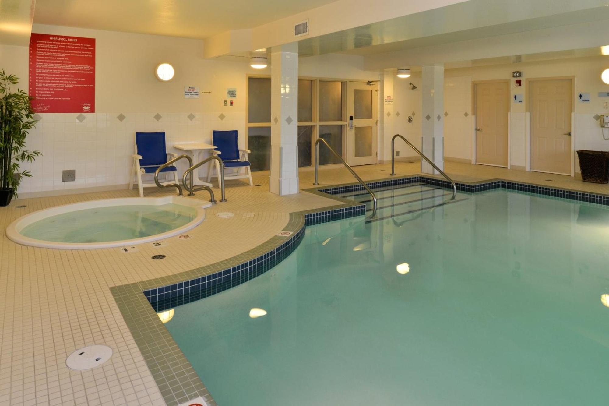 Holiday Inn Express Edmonton North By Ihg Exteriör bild
