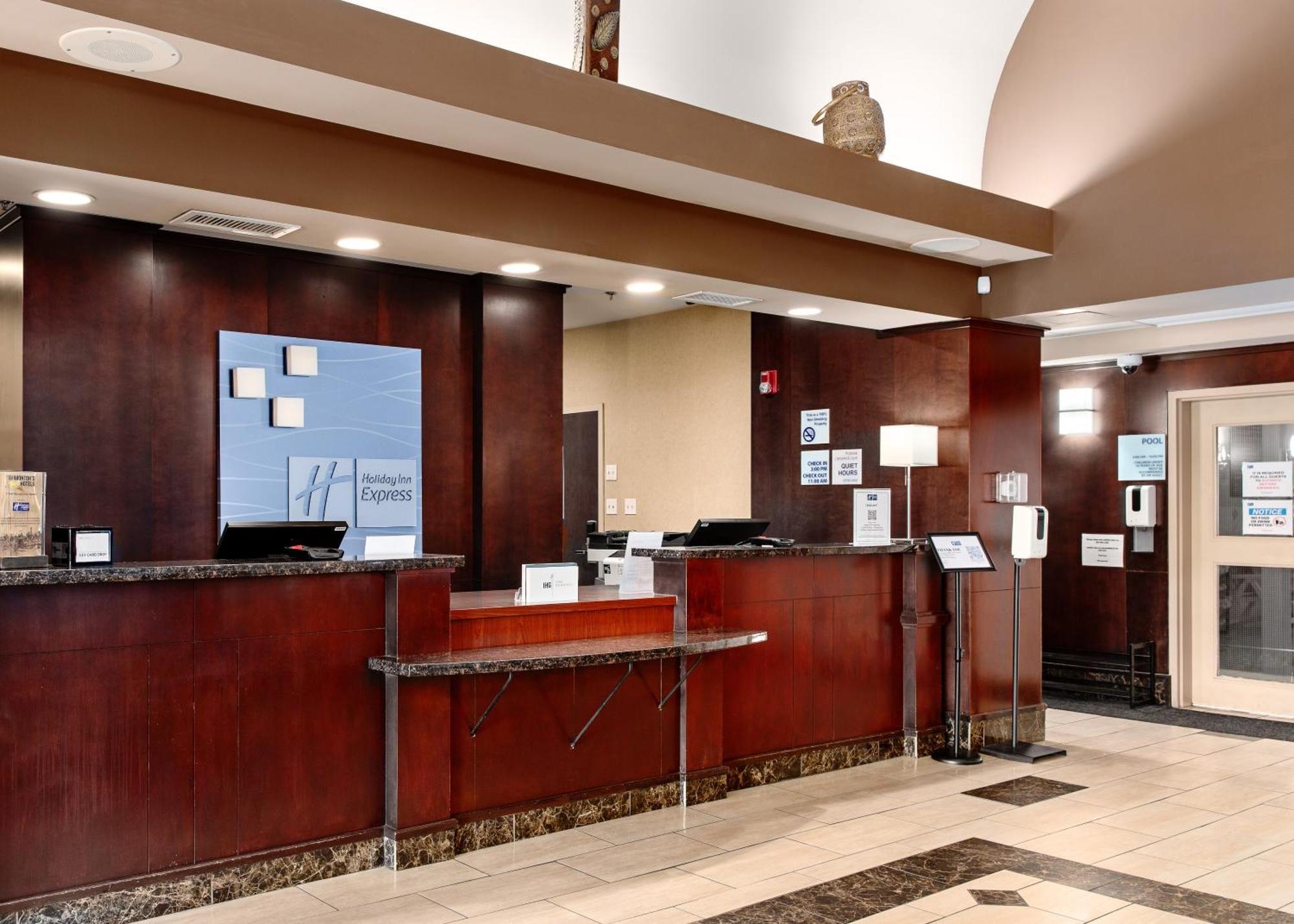 Holiday Inn Express Edmonton North By Ihg Exteriör bild