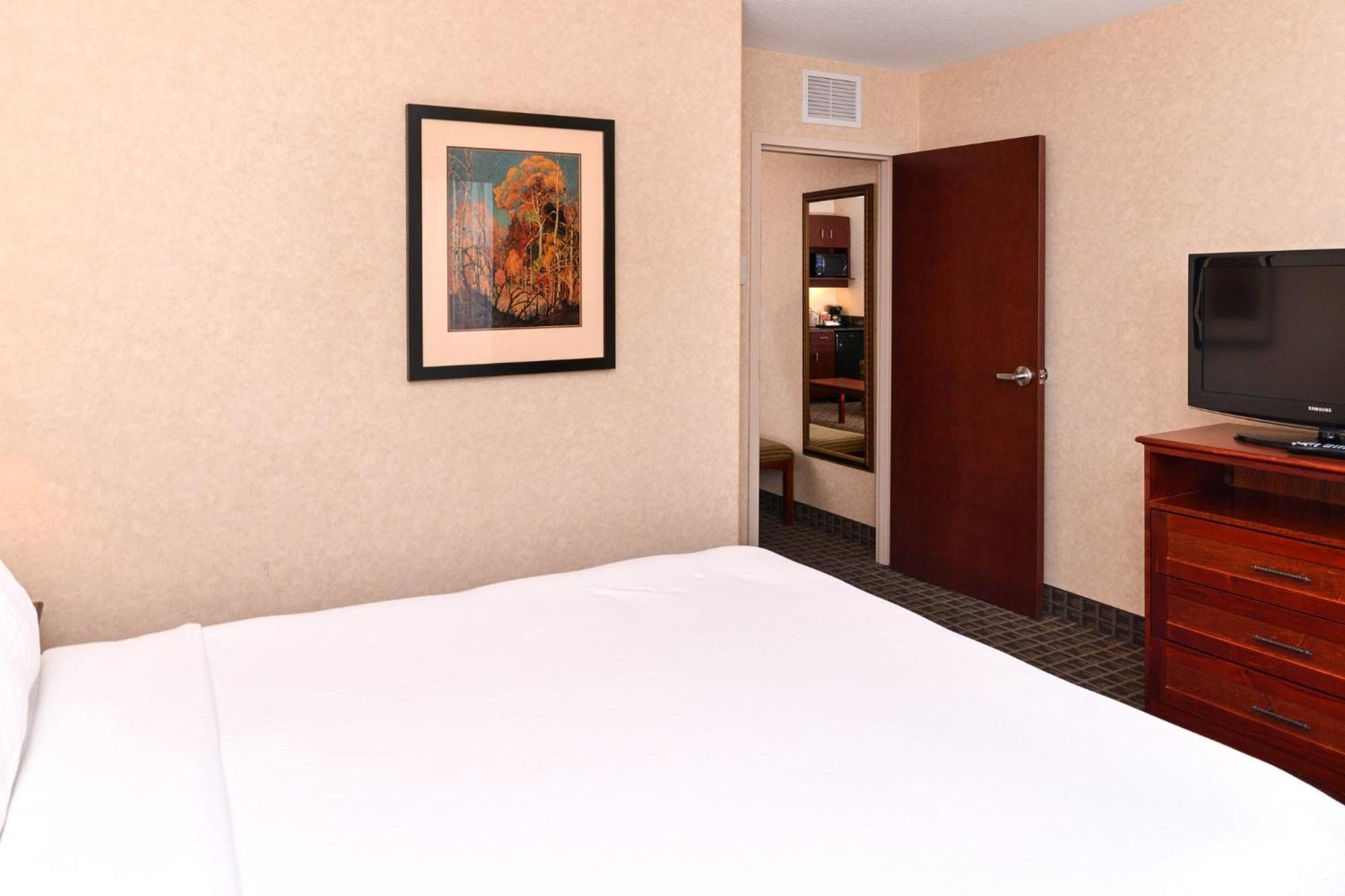 Holiday Inn Express Edmonton North By Ihg Exteriör bild